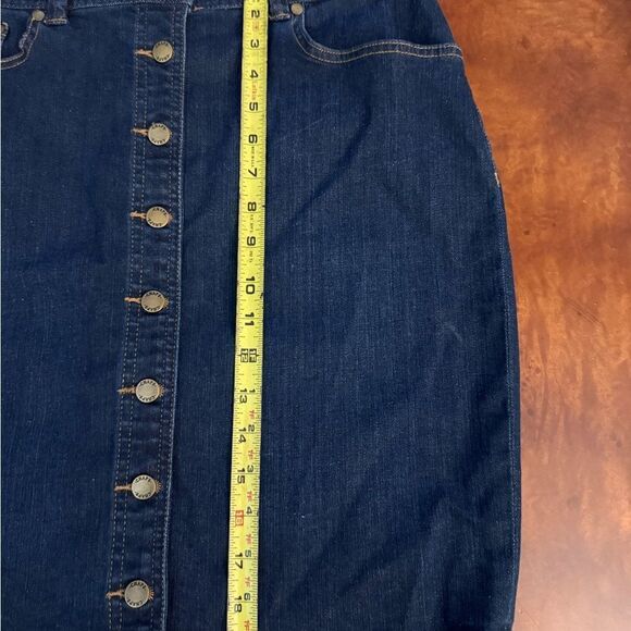 Chaps Button Down Front Denim Jean Skirt Women's Size 8 Dark Blue - Picture 9 of 11